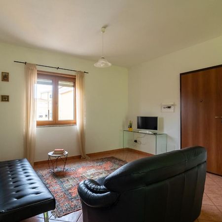 Appartamento In Centro Тортолі Екстер'єр фото
