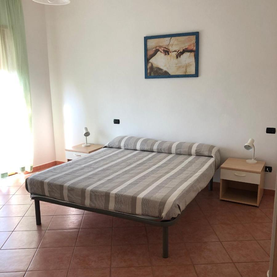 Appartamento In Centro Тортолі Екстер'єр фото