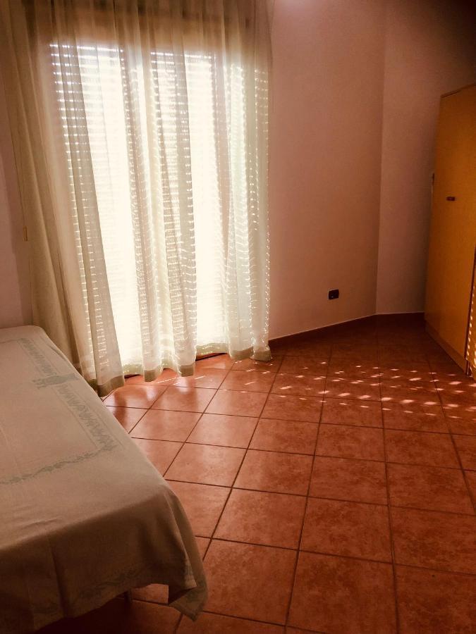Appartamento In Centro Тортолі Екстер'єр фото