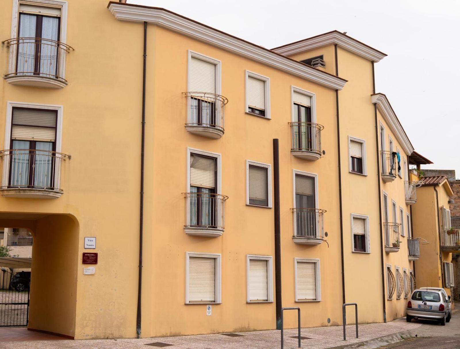 Appartamento In Centro Тортолі Екстер'єр фото