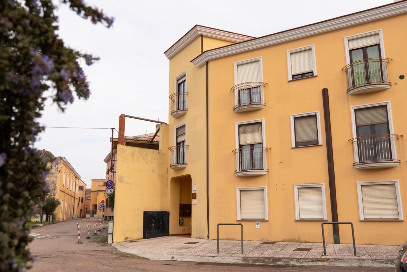 Appartamento In Centro Тортолі Екстер'єр фото